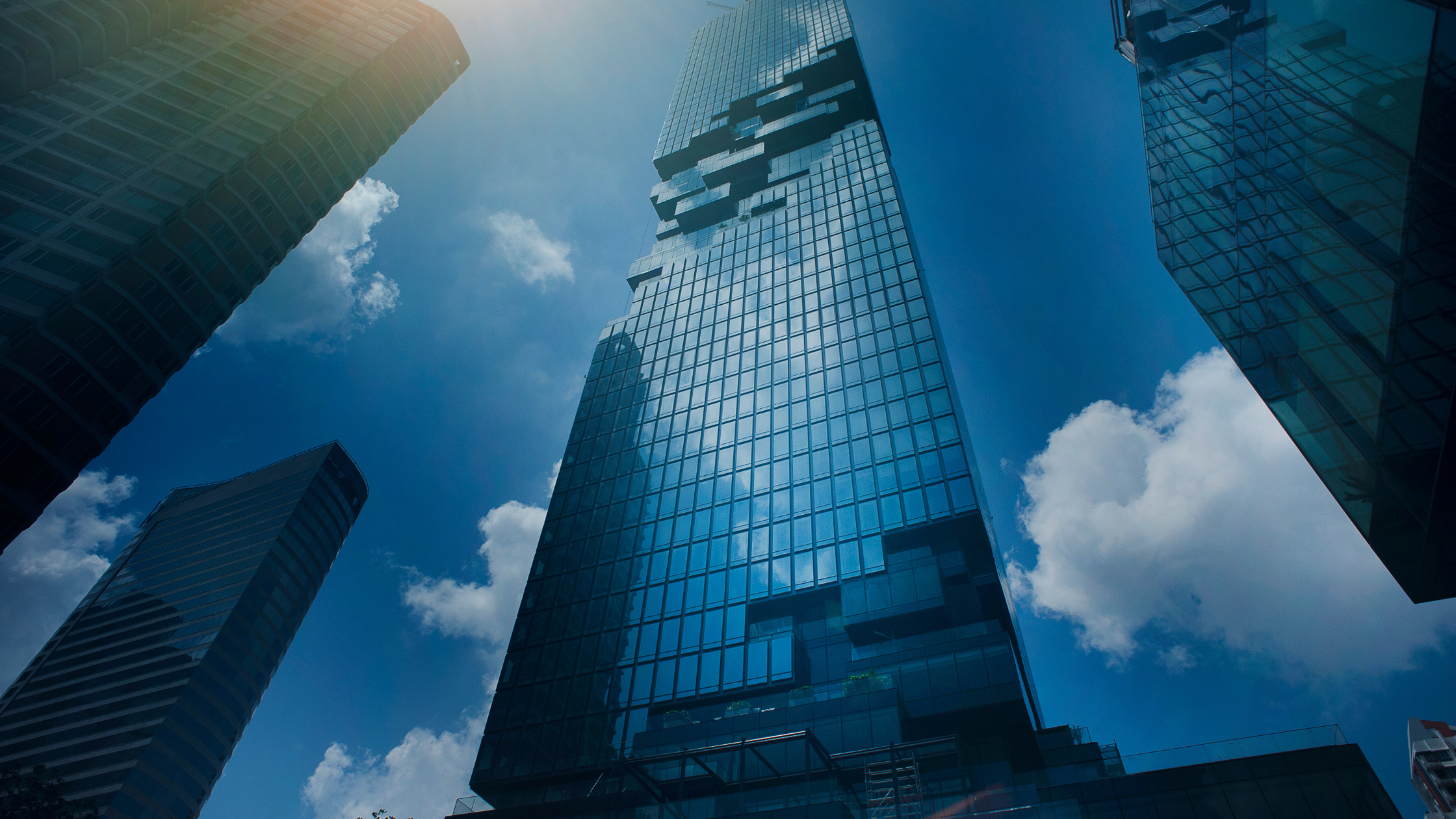 Colorful Illustrated Online Business and E-Commerce Blog Banner